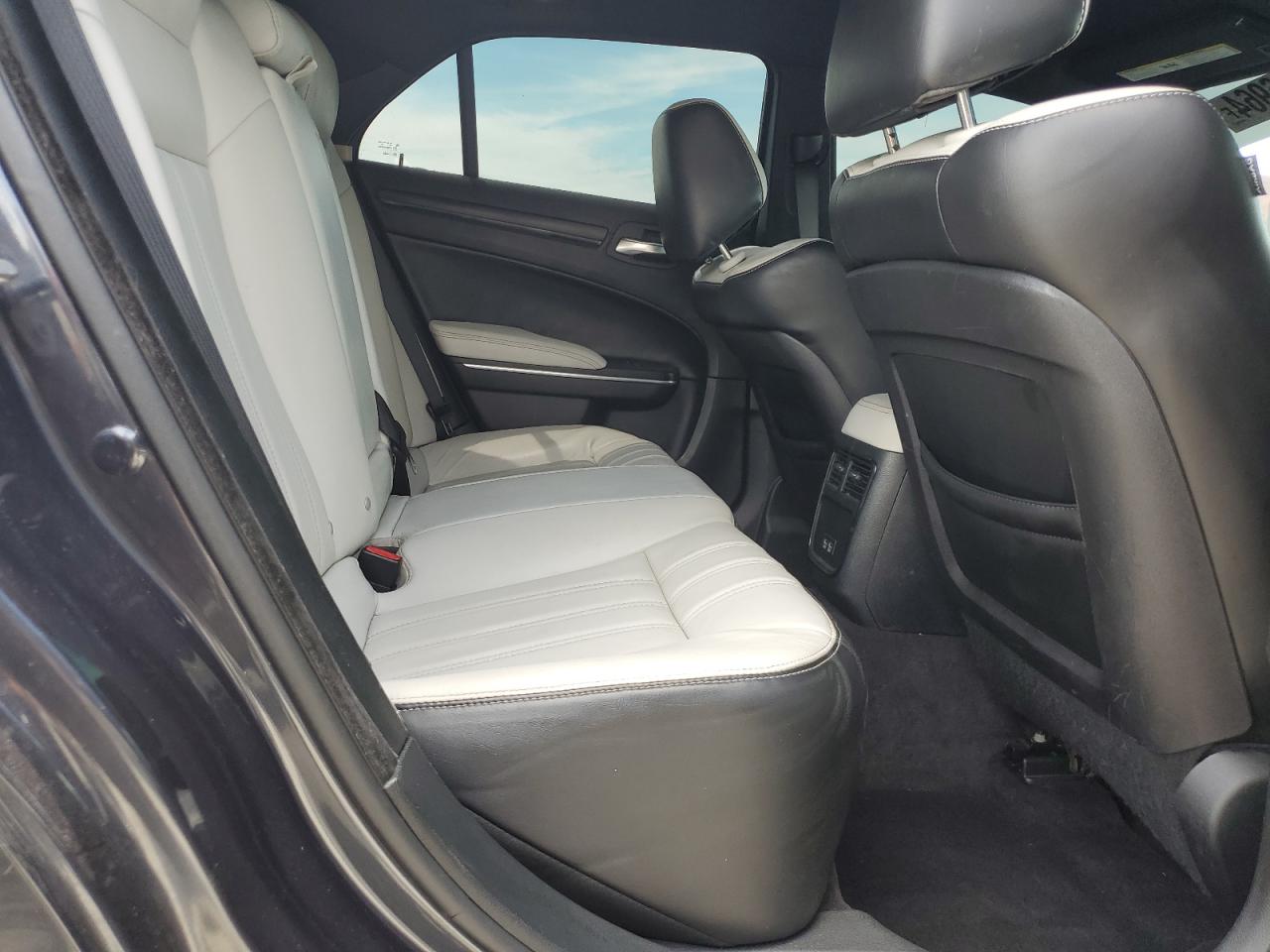 2C3CCABG2HH668026 2017 Chrysler 300 S