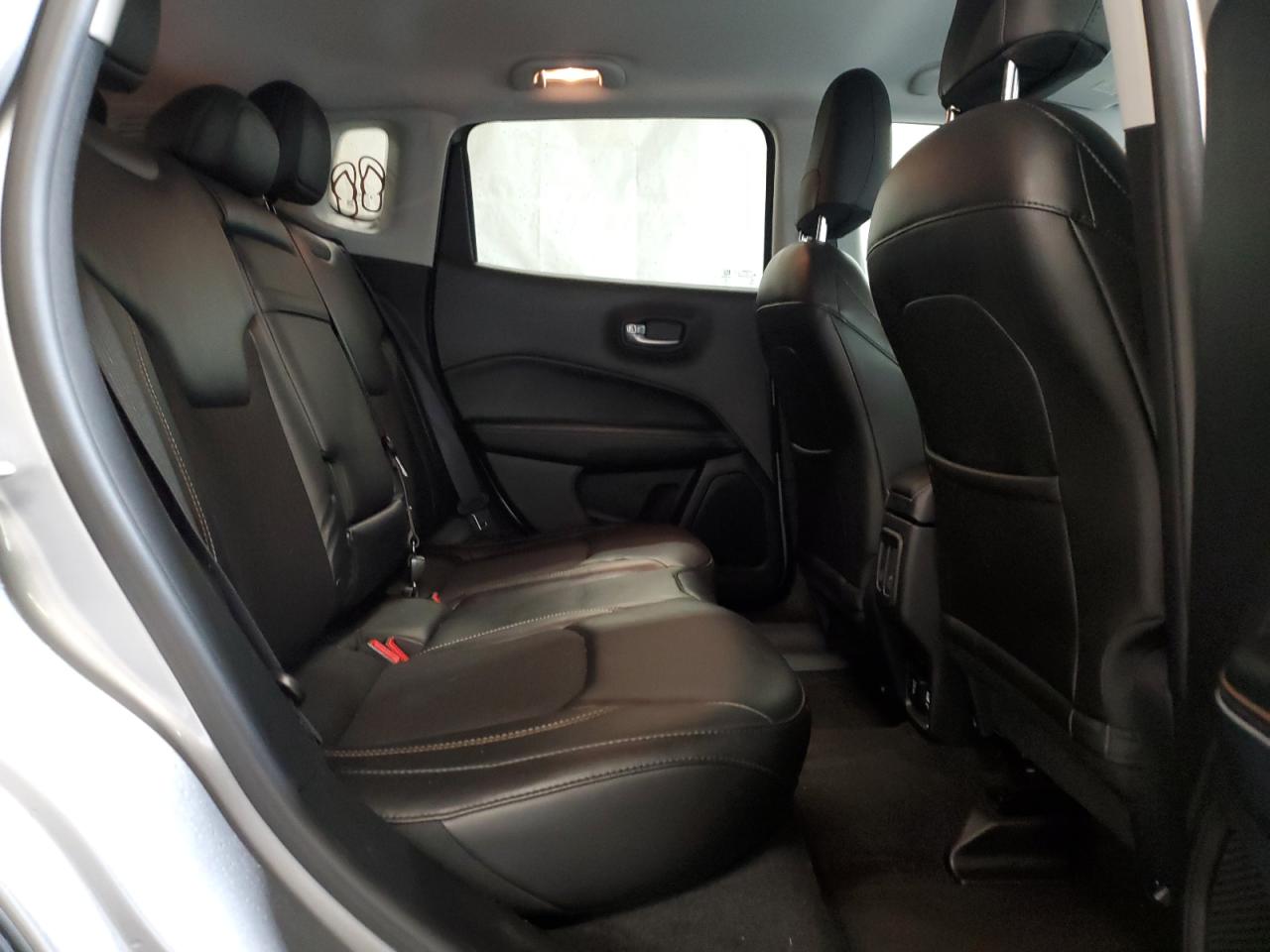 3C4NJDBB5JT332061 2018 Jeep Compass Latitude