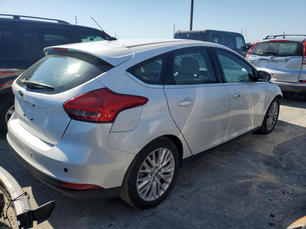 1FADP3N22GL237709 2016 Ford Focus Titanium