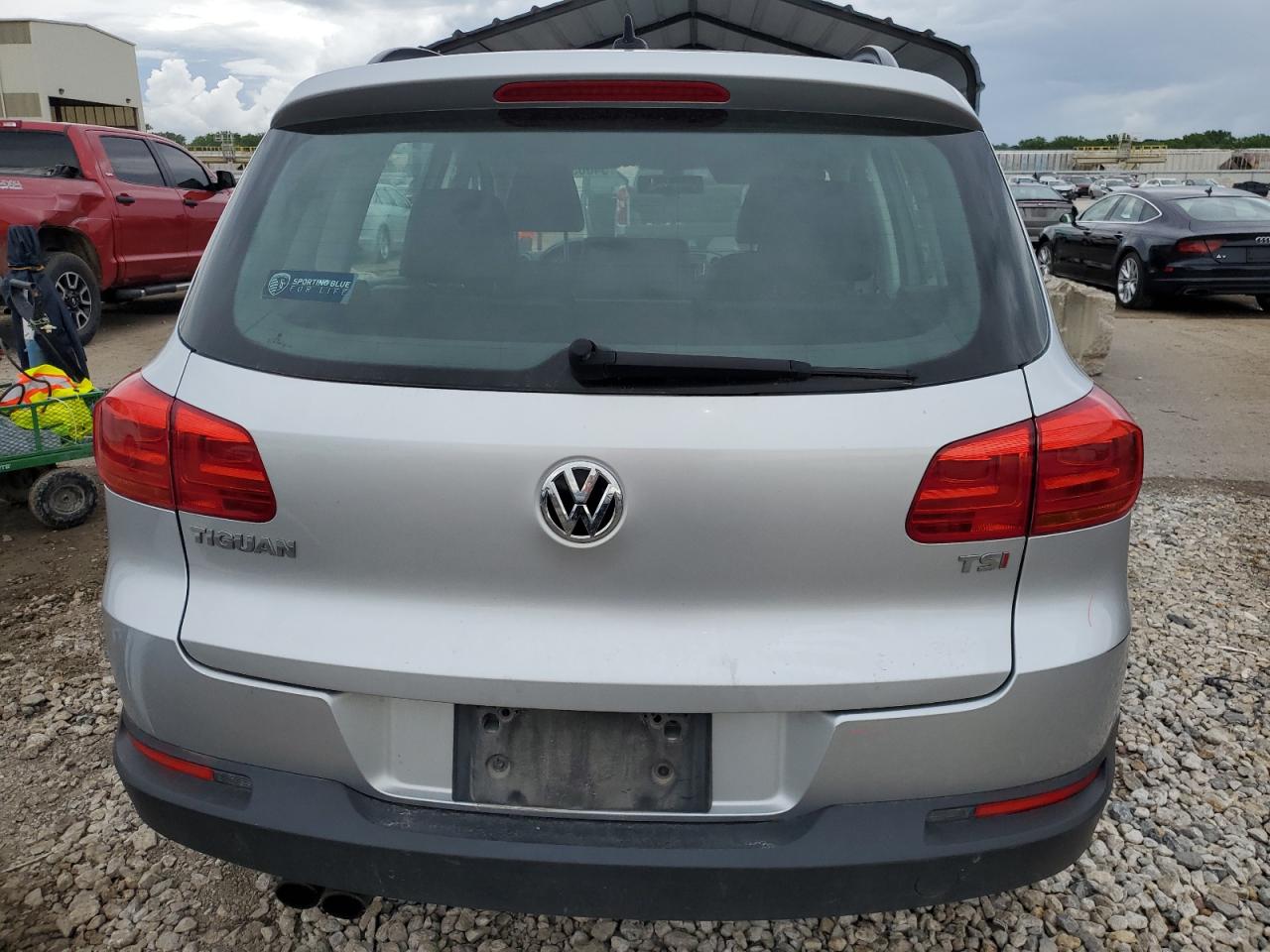 WVGAV7AX7HK032028 2017 Volkswagen Tiguan S