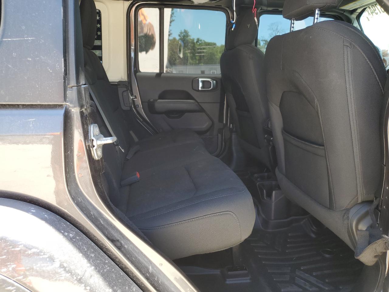 1C4HJXEN6KW687062 2019 Jeep Wrangler Unlimited Sahara