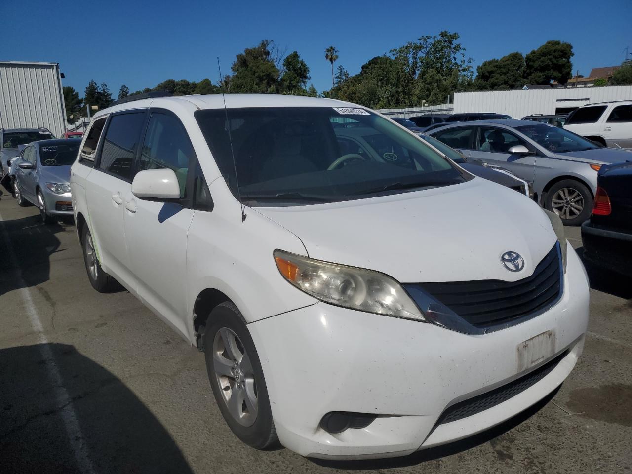 5TDKK3DC0BS012142 2011 Toyota Sienna Le