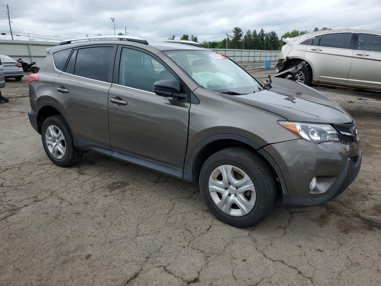 2T3BFREV0FW258703 2015 Toyota Rav4 Le