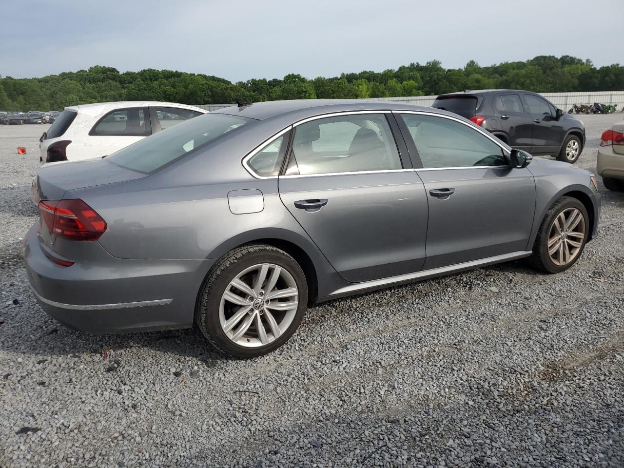 1VWBA7A31JC022268 2018 Volkswagen Passat Se