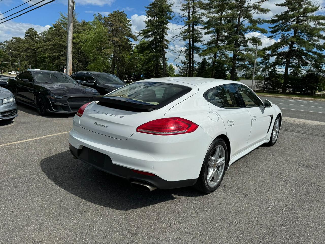 2014 Porsche Panamera 2 vin: WP0AA2A73EL015249