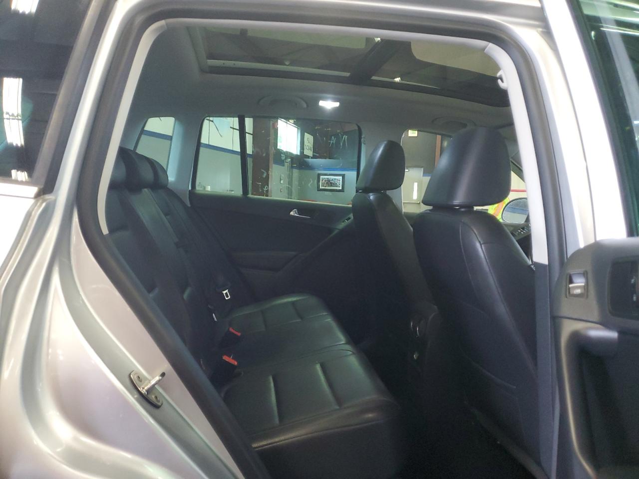 WVGBV7AX8BW551951 2011 Volkswagen Tiguan S