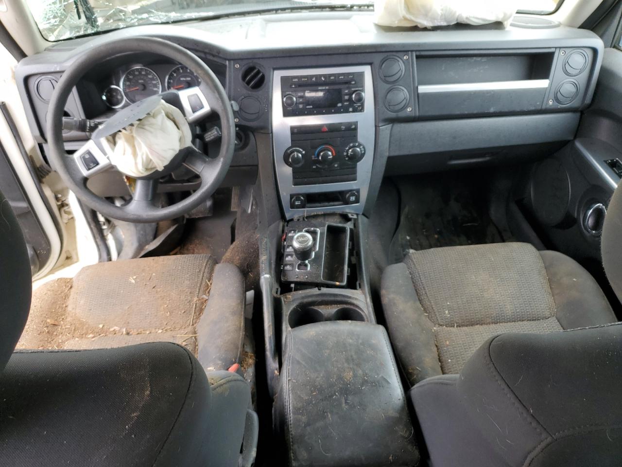 1J4RG4GK4AC119228 2010 Jeep Commander Sport