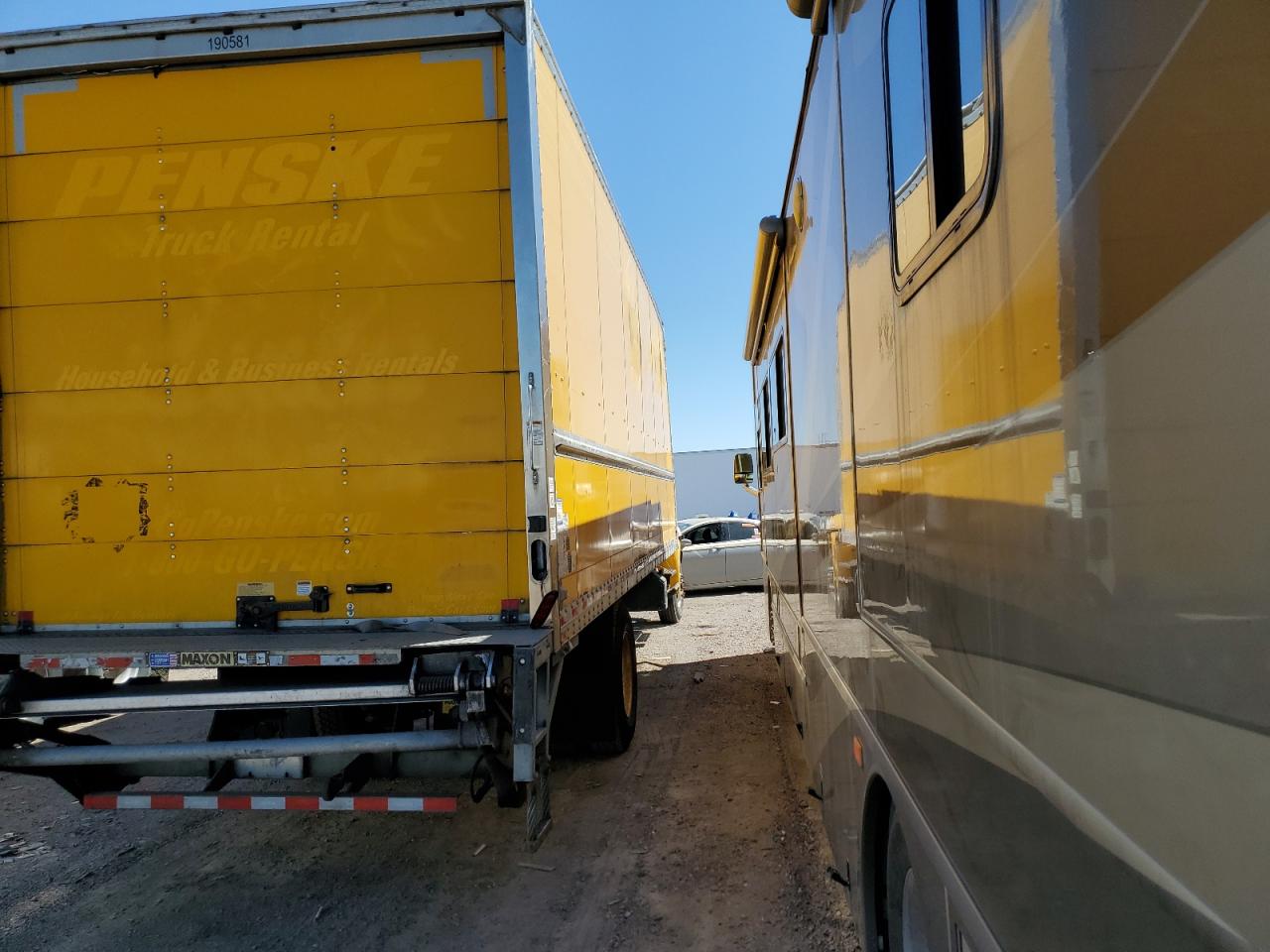 Lot #2535855796 2018 INTERNATIONAL 4000 4300