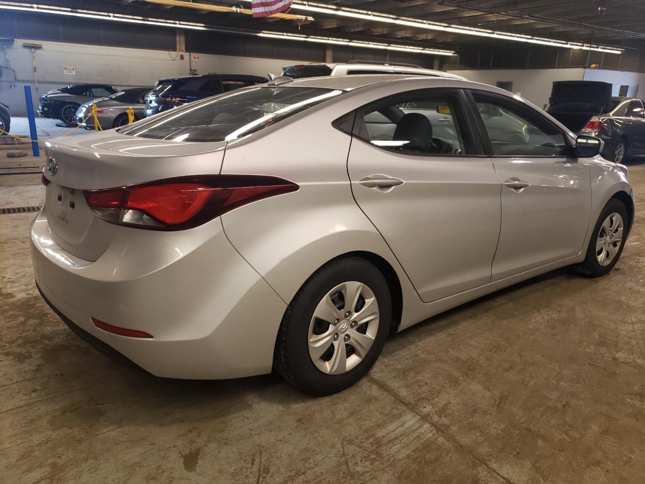 5NPDH4AE4GH695074 2016 Hyundai Elantra Se