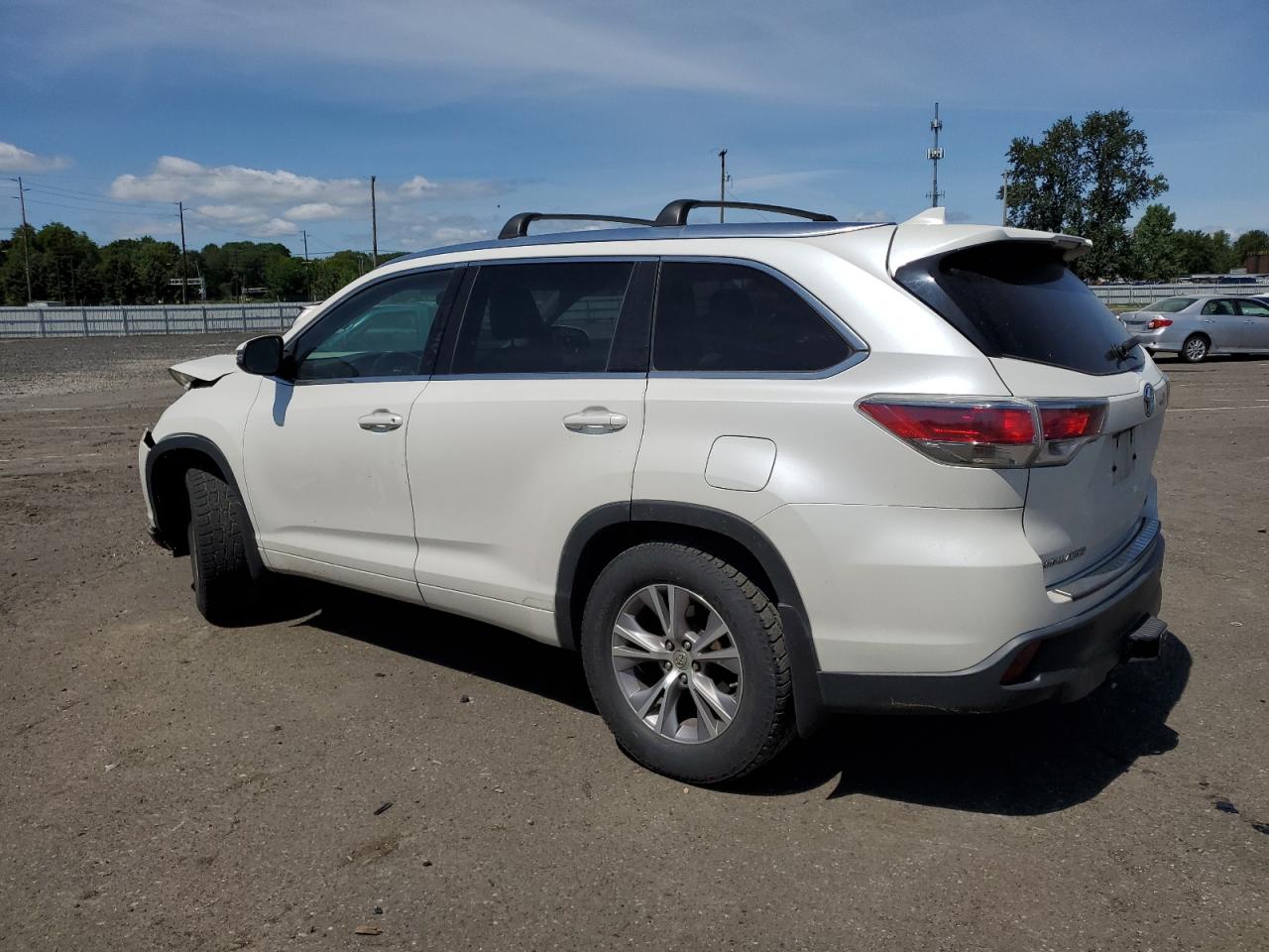 5TDJKRFHXFS094667 2015 Toyota Highlander Xle