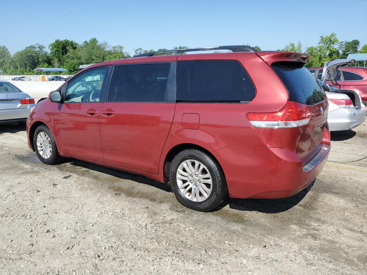 5TDYK3DC5BS135395 2011 Toyota Sienna Xle