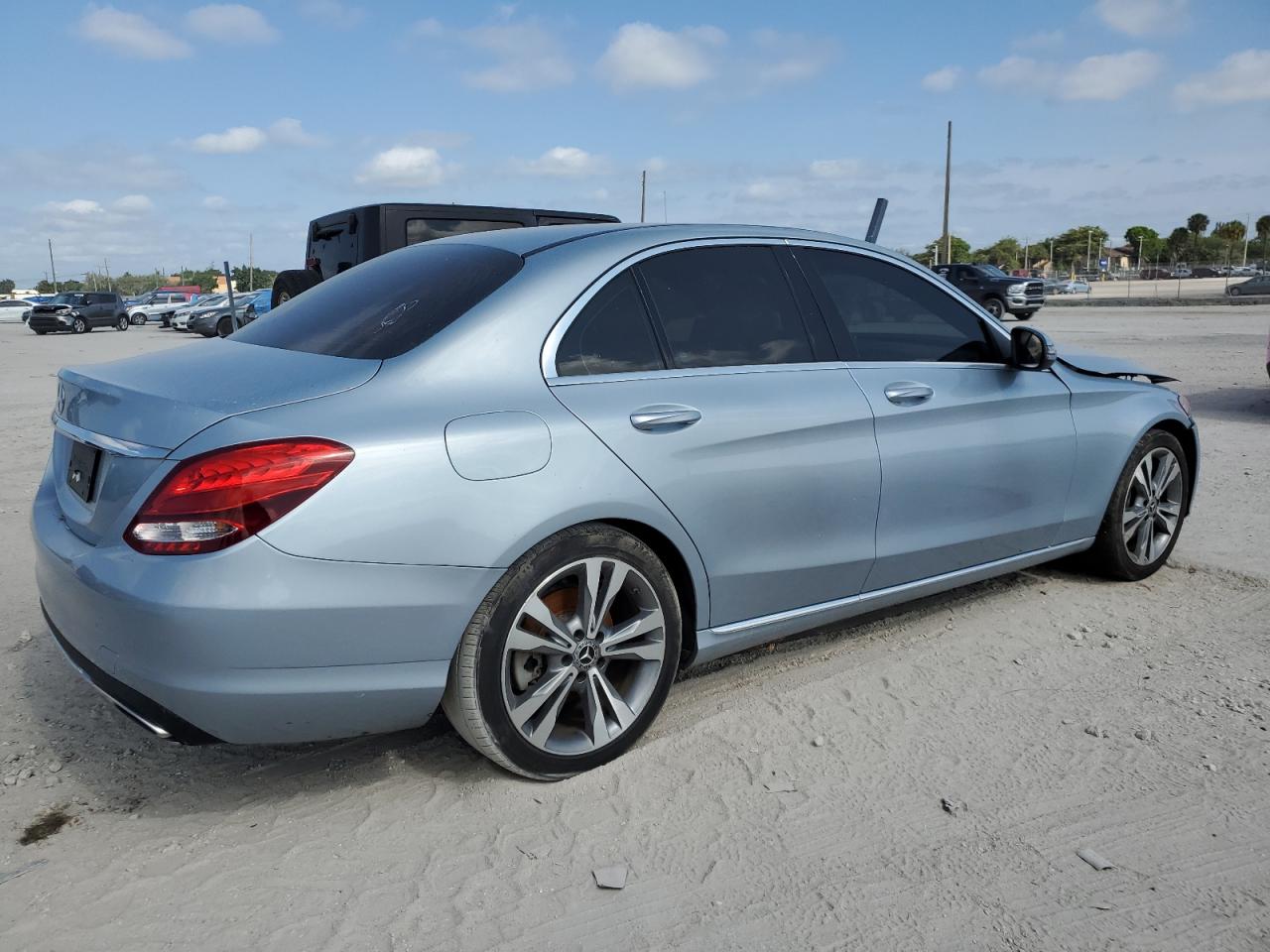 55SWF4JB3JU248020 2018 Mercedes-Benz C 300