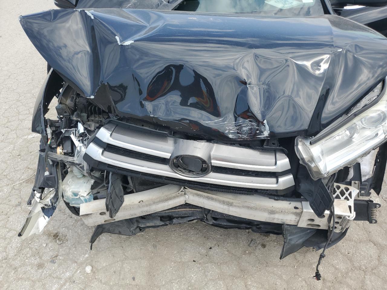 5TDKZRFH3HS198145 2017 Toyota Highlander Se