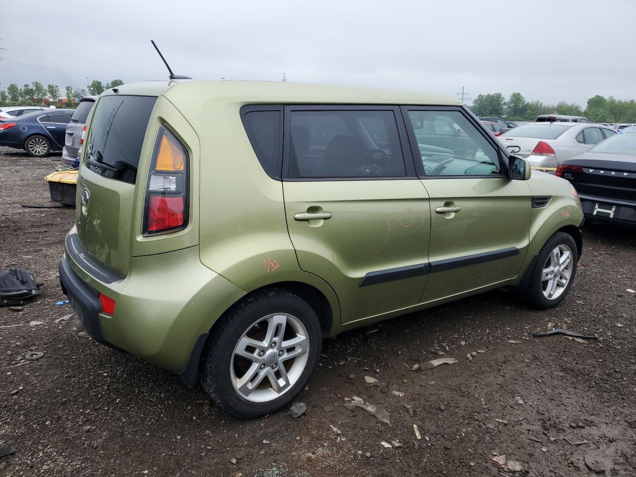 KNDJT2A23B7210593 2011 Kia Soul +