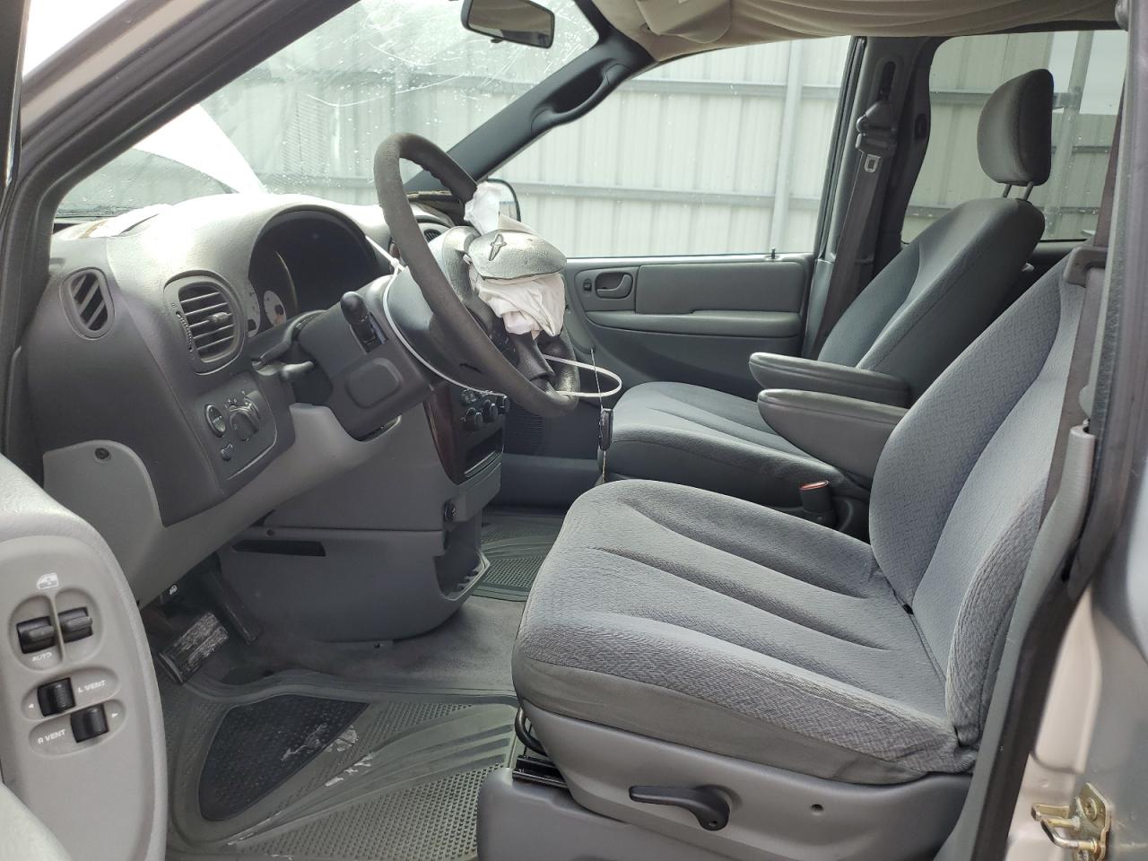 2C4GP44R04R603326 2004 Chrysler Town & Country Lx