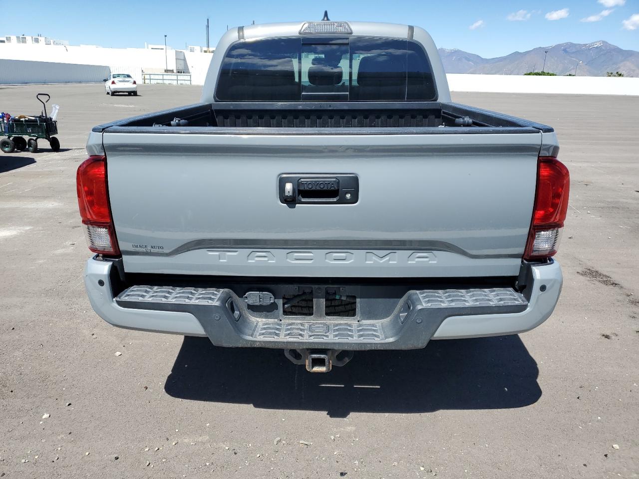 3TMCZ5AN2JM175620 2018 Toyota Tacoma Double Cab