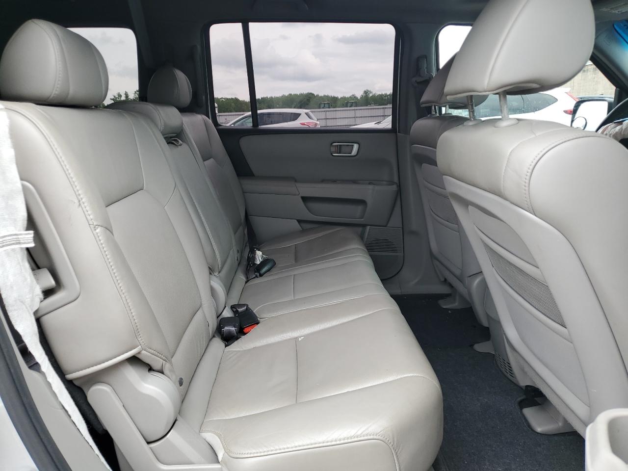 5FNYF3H59BB015832 2011 Honda Pilot Exl