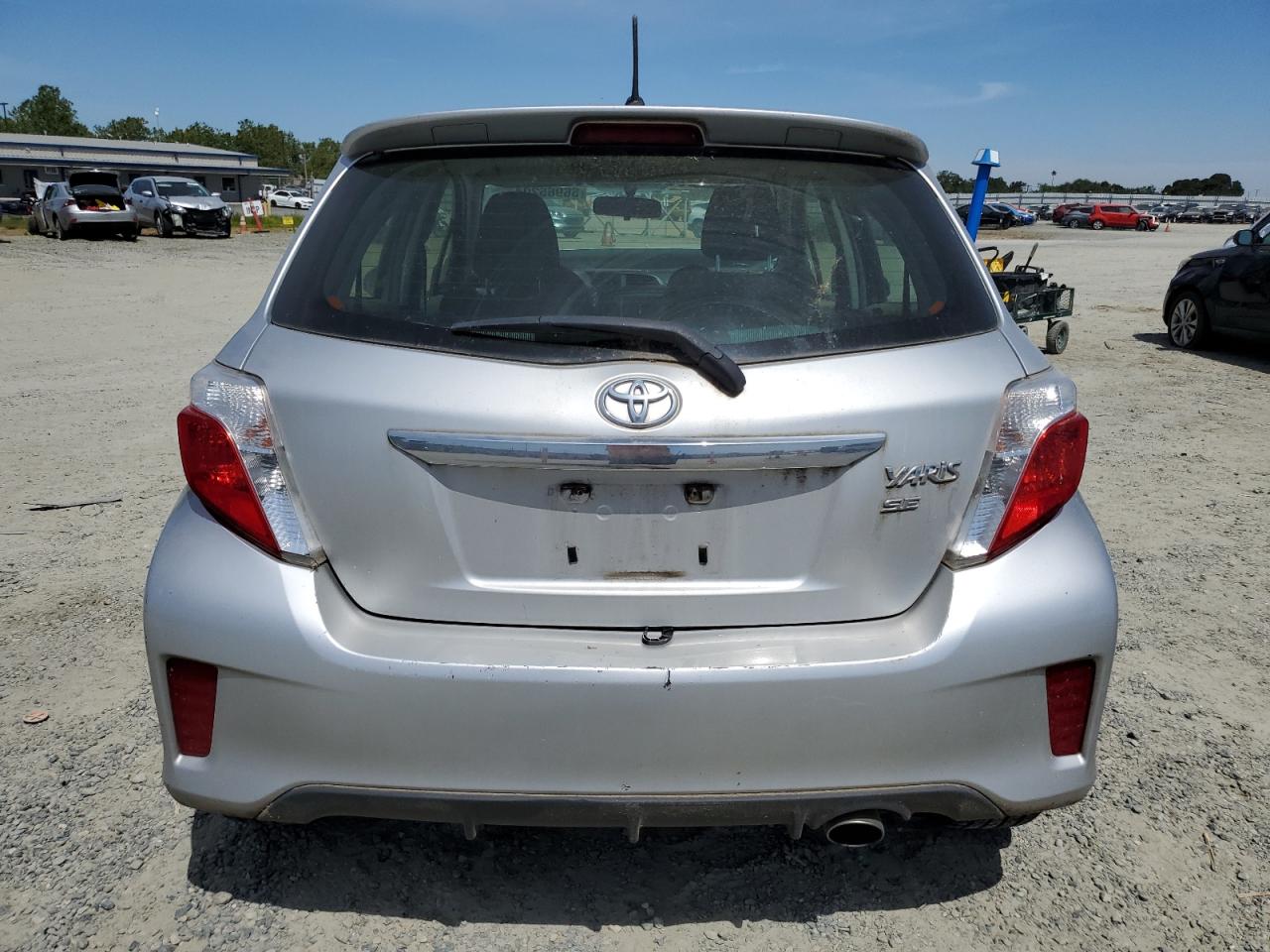 JTDKTUD32CD537073 2012 Toyota Yaris