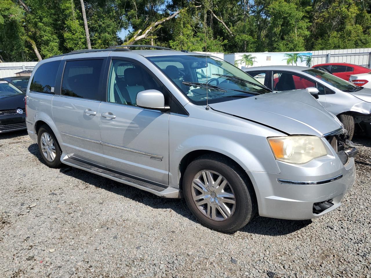 2A4RR5DX5AR290576 2010 Chrysler Town & Country Touring