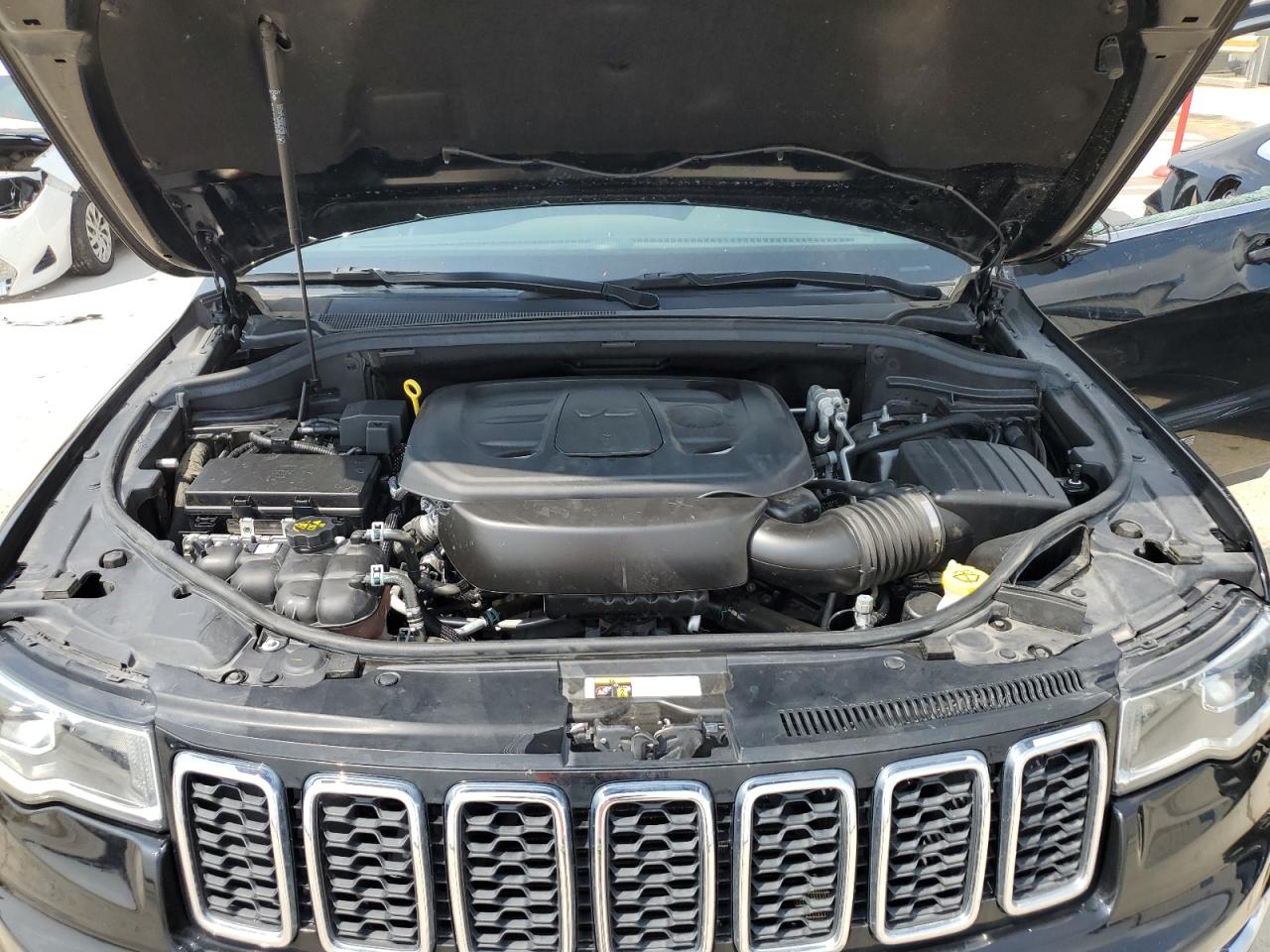 1C4RJEAG8LC393228 2020 Jeep Grand Cherokee Laredo