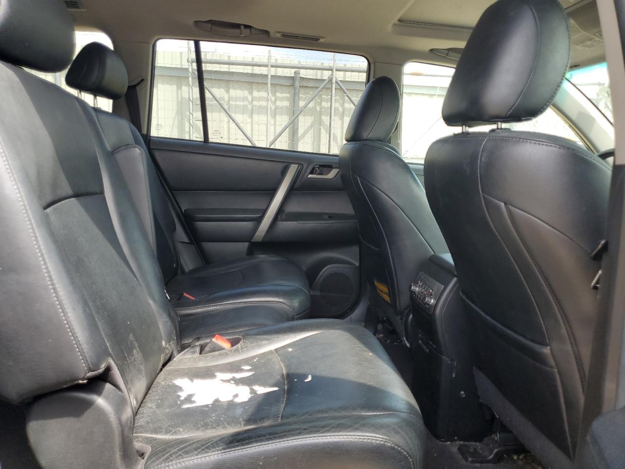 5TDBK3EHXBS081141 2011 Toyota Highlander Base