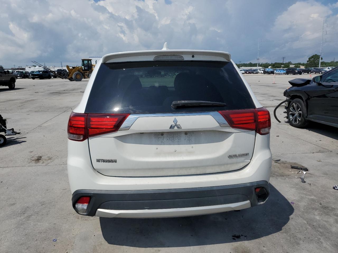 JA4AD3A38HZ028956 2017 Mitsubishi Outlander Se