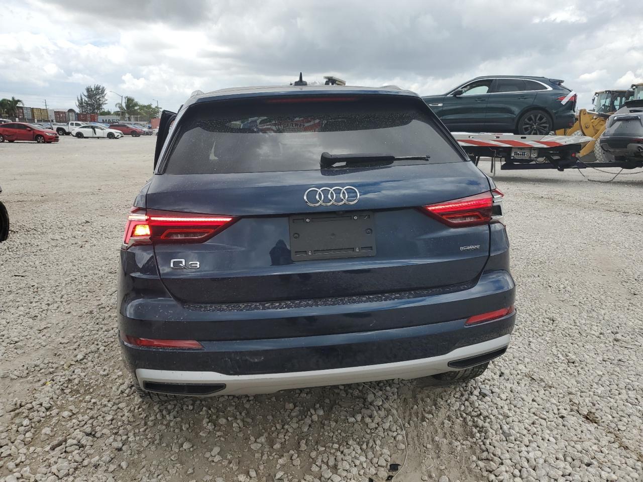 WA1AECF32L1087787 2020 Audi Q3 Premium