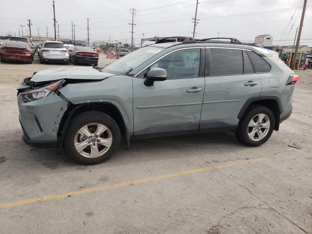 Lot #2553835436 2020 TOYOTA RAV4 XLE salvage car