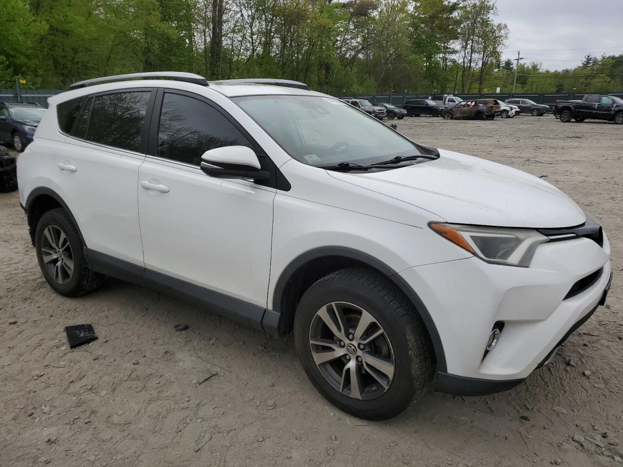 2T3RFREVXHW561702 2017 Toyota Rav4 Xle