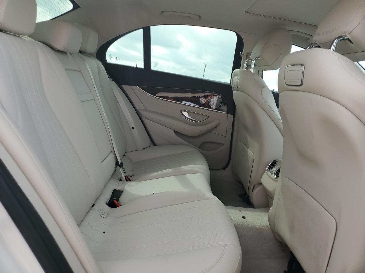 WDDZF4JB4KA673180 2019 Mercedes-Benz E 300