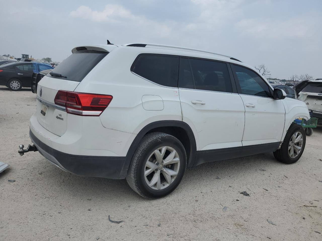 1V2DR2CA5KC584077 2019 Volkswagen Atlas Se