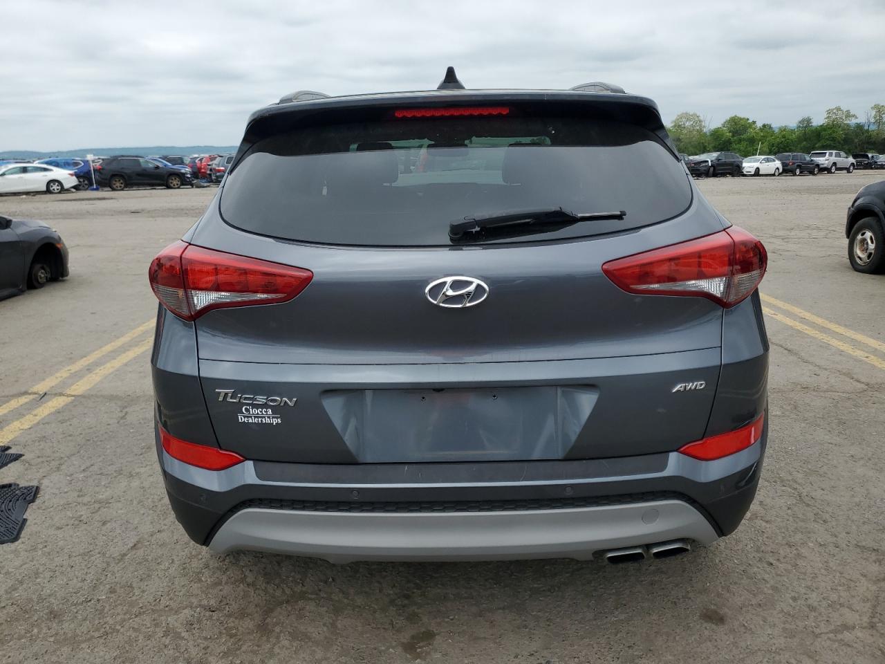 KM8J3CA24JU824702 2018 Hyundai Tucson Value