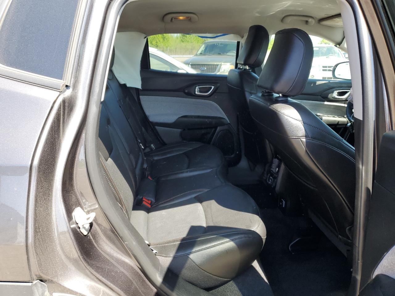 3C4NJDFB0NT125755 2022 Jeep Compass Latitude Lux