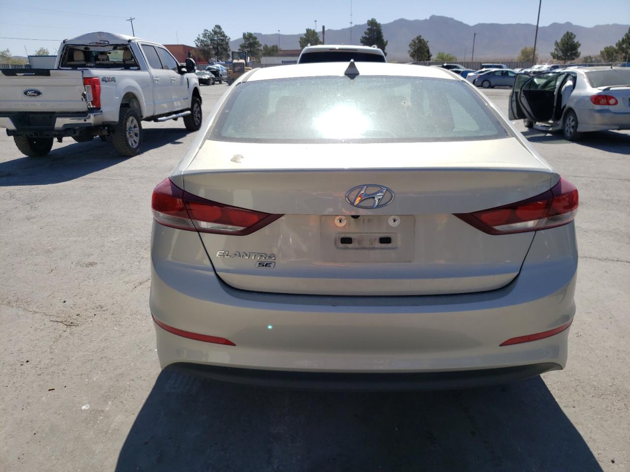 5NPD74LF8JH378303 2018 Hyundai Elantra Se