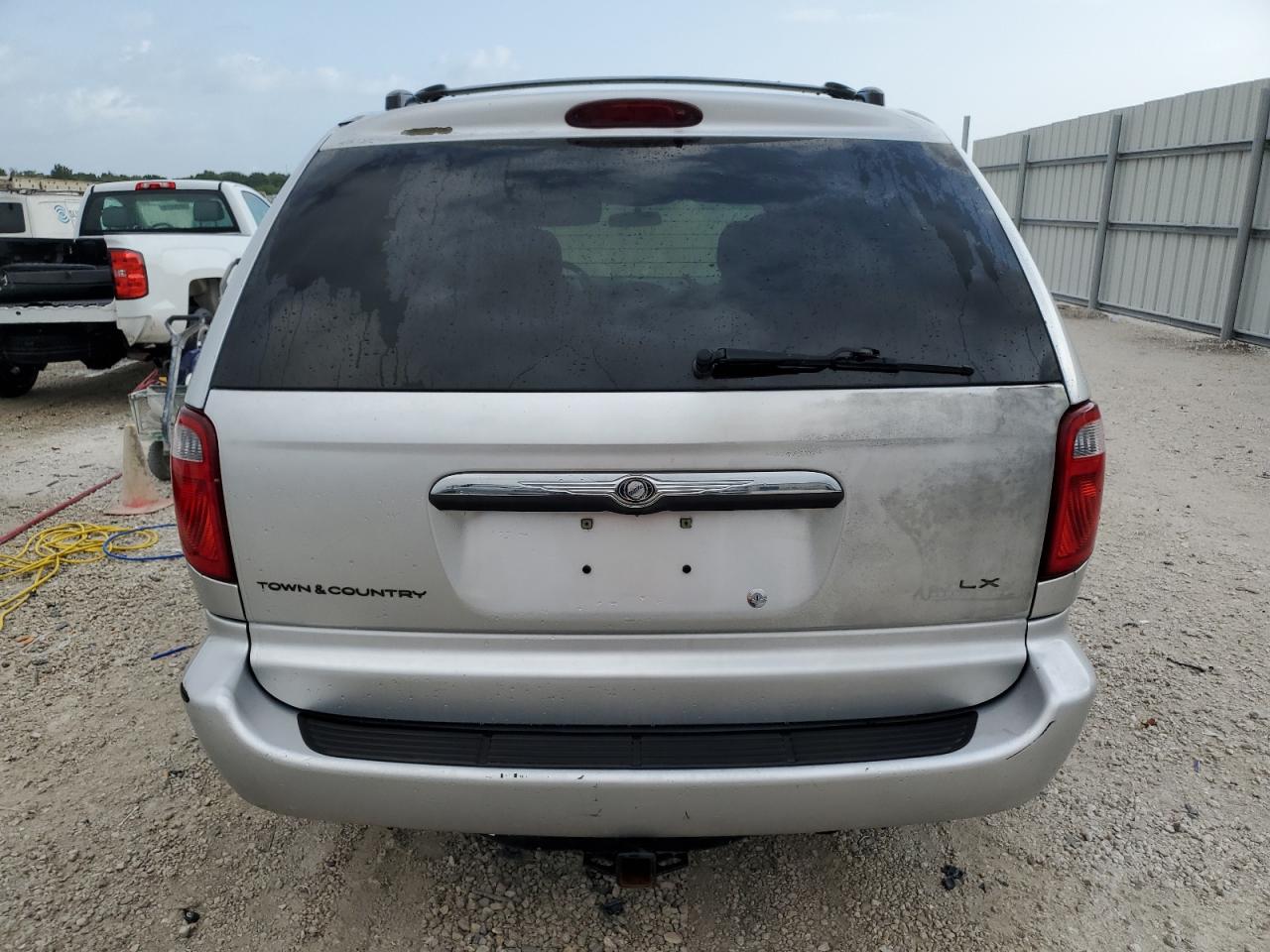 2C4GP44R04R603326 2004 Chrysler Town & Country Lx