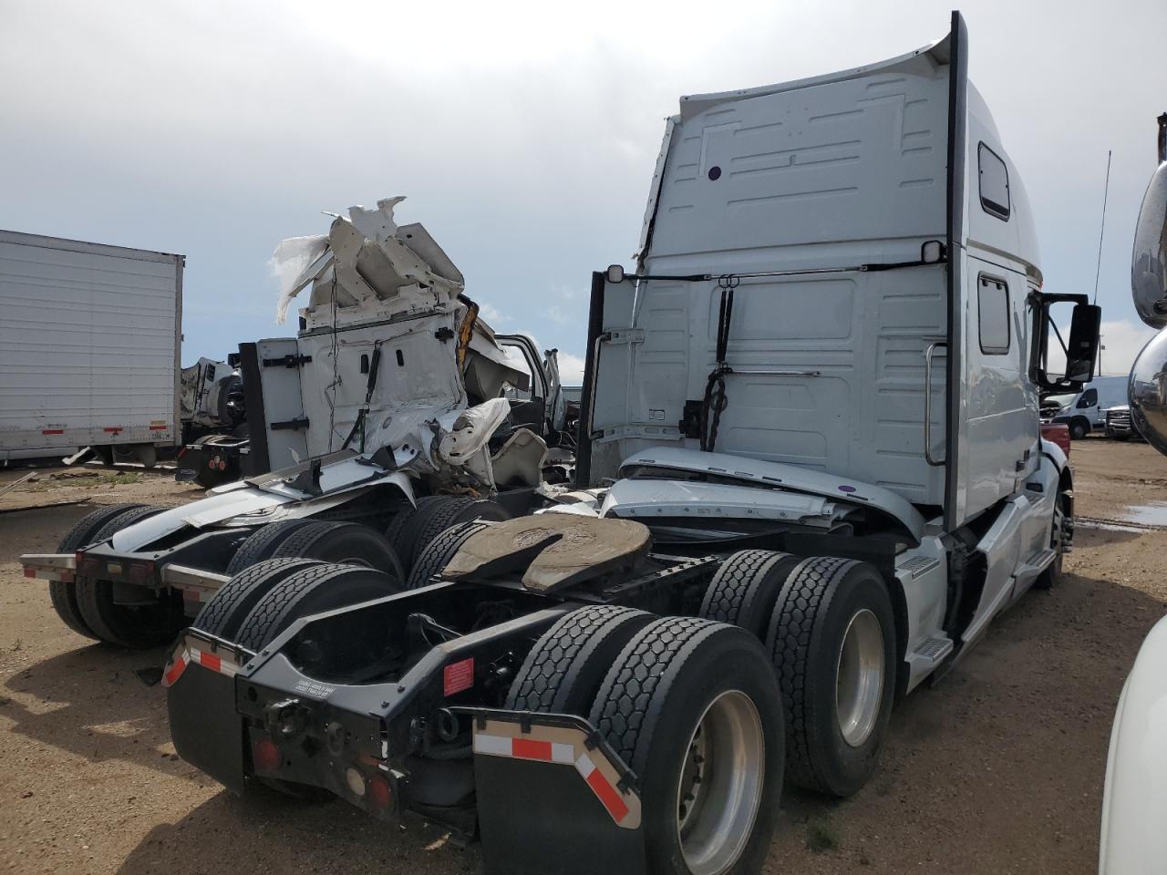 Lot #3317100999 2024 VOLVO VN VNL