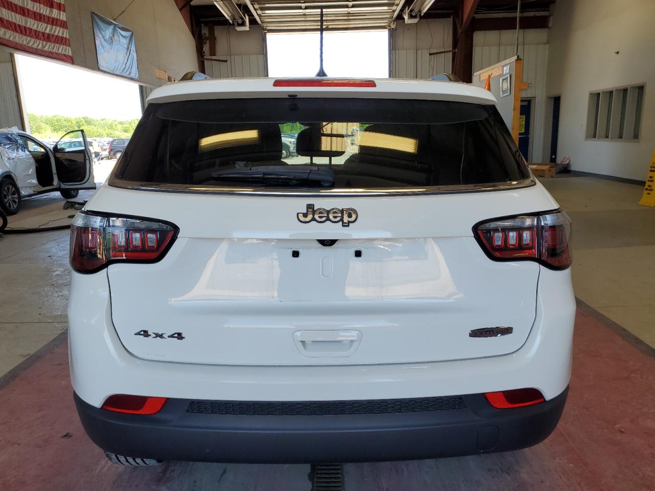 3C4NJDBB3JT283331 2018 Jeep Compass Latitude