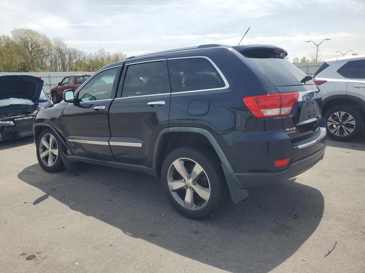 1J4RR4GG2BC540520 2011 Jeep Grand Cherokee Laredo