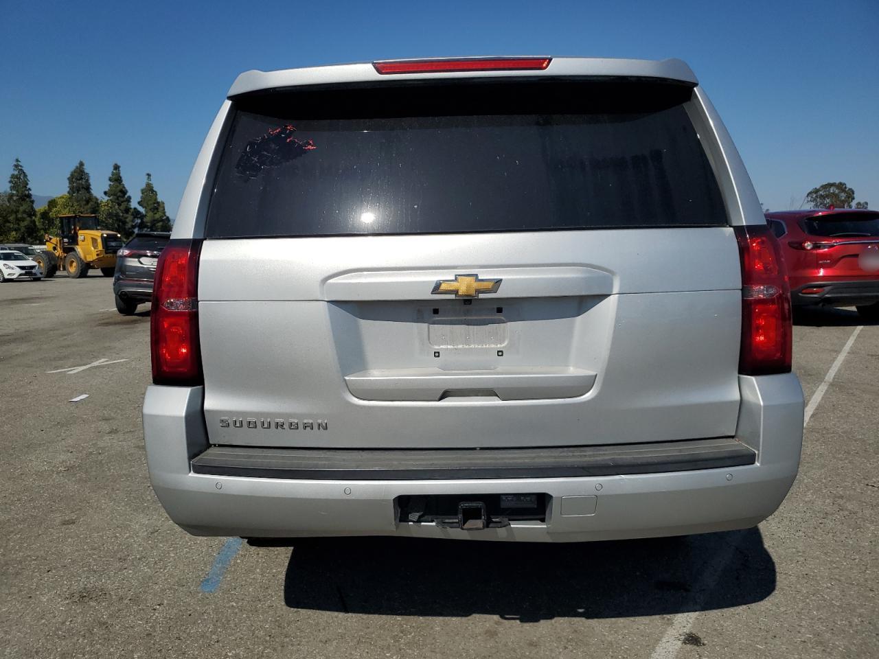 2018 Chevrolet Suburban C1500 Lt vin: 1GNSCHKC2JR256506