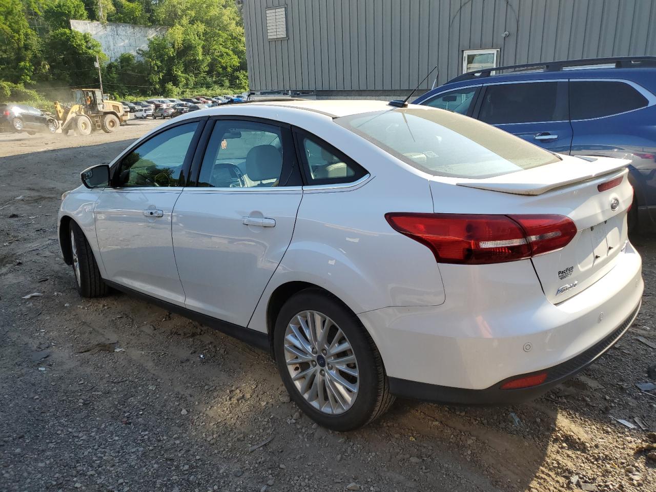 1FADP3J21JL323560 2018 Ford Focus Titanium