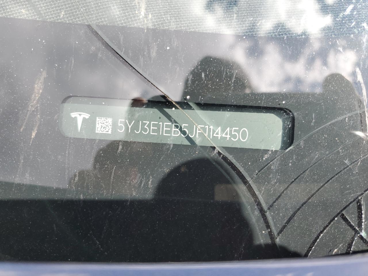 2018 Tesla Model 3 vin: 5YJ3E1EB5JF114450