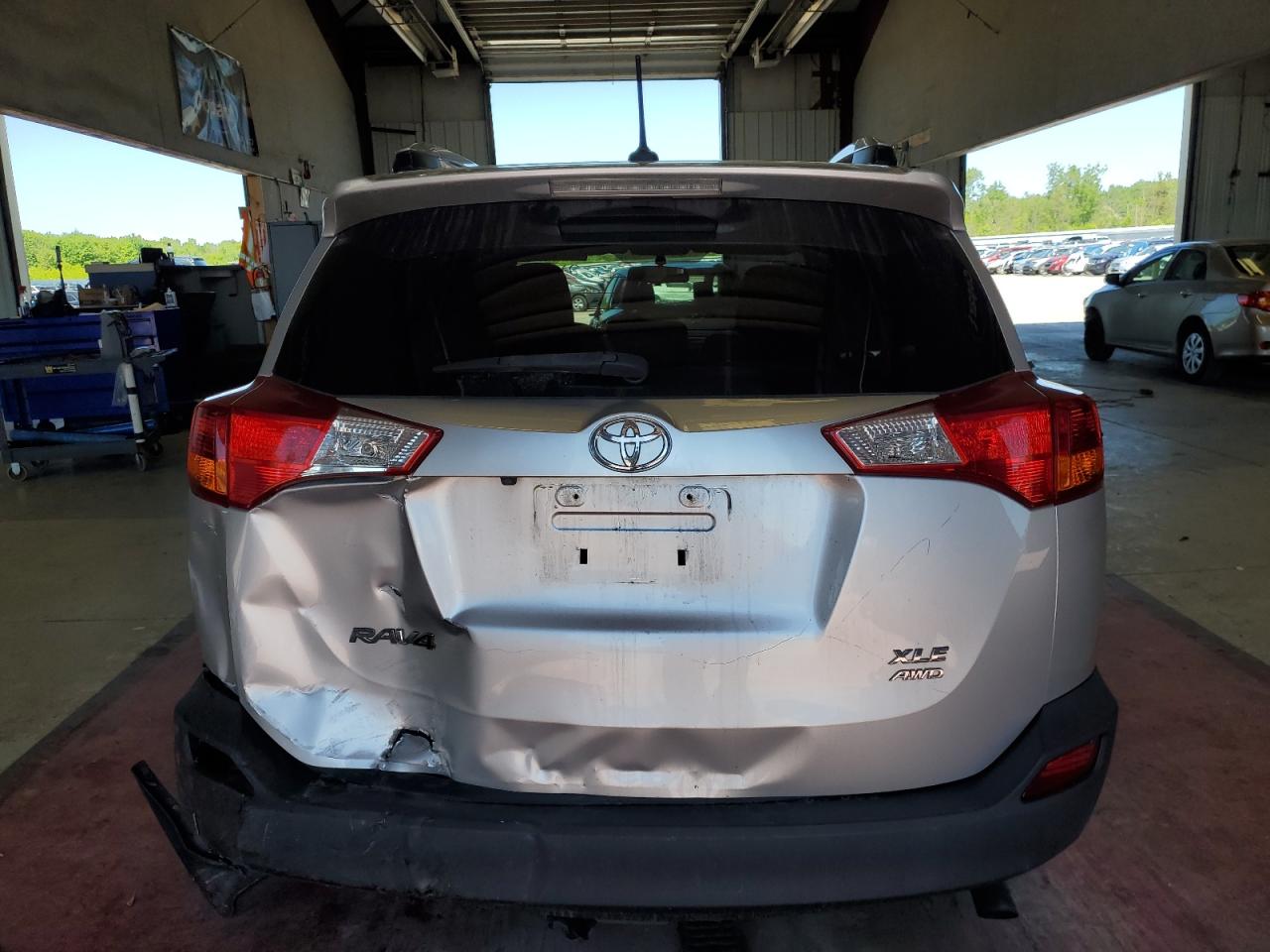 2T3RFREV2EW210195 2014 Toyota Rav4 Xle