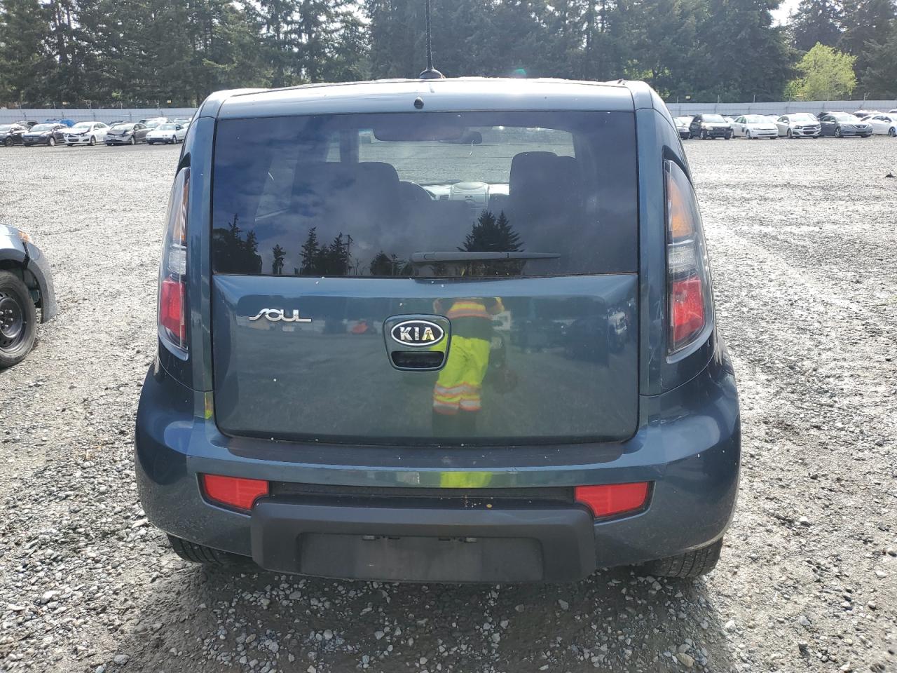 KNDJT2A23B7335593 2011 Kia Soul +