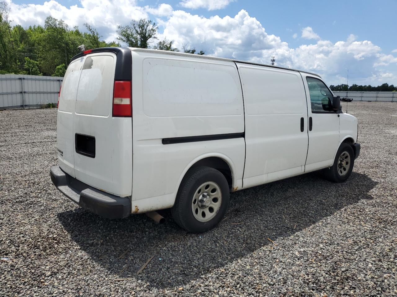 1GCSGAFX8B1178525 2011 Chevrolet Express G1500