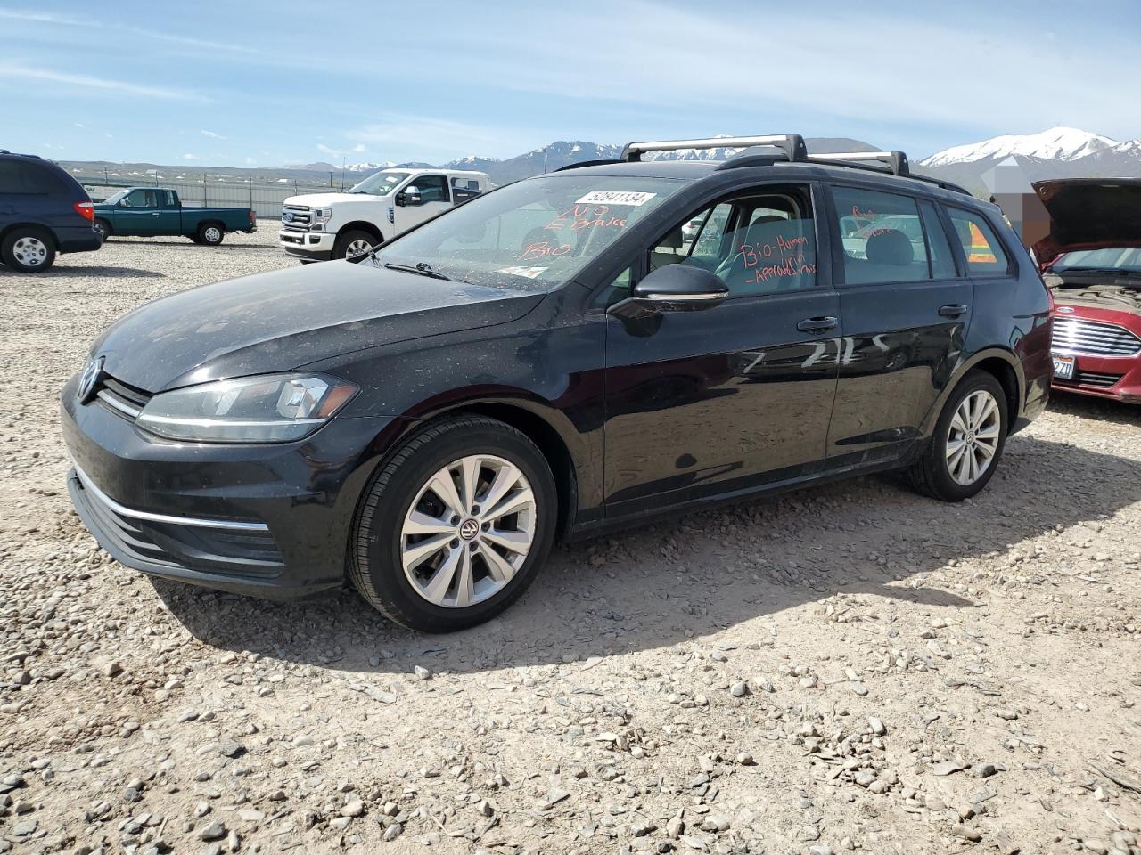 3VW117AU0JM758475 2018 Volkswagen Golf Sportwagen S