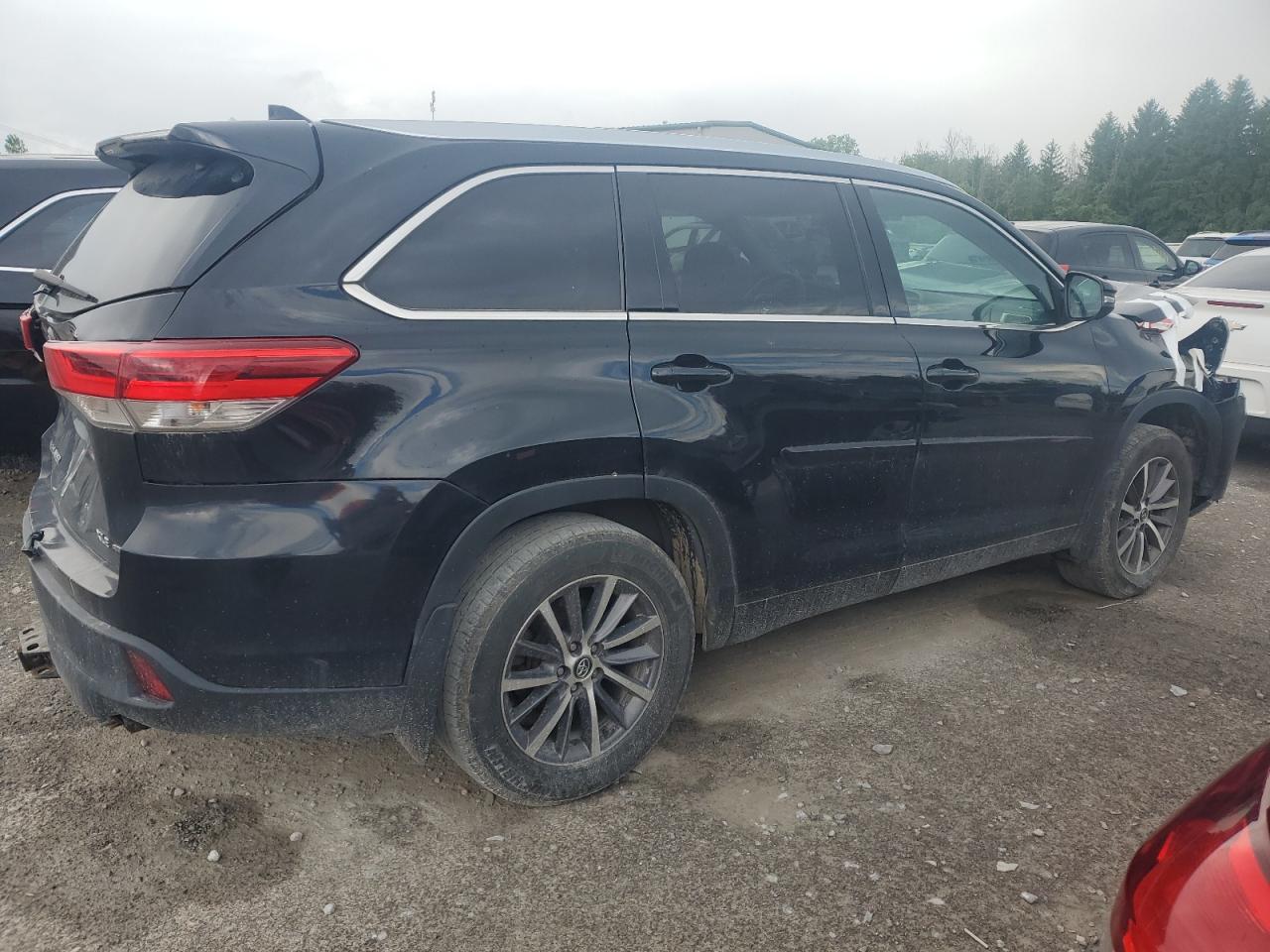 5TDJZRFH5JS844092 2018 Toyota Highlander Se