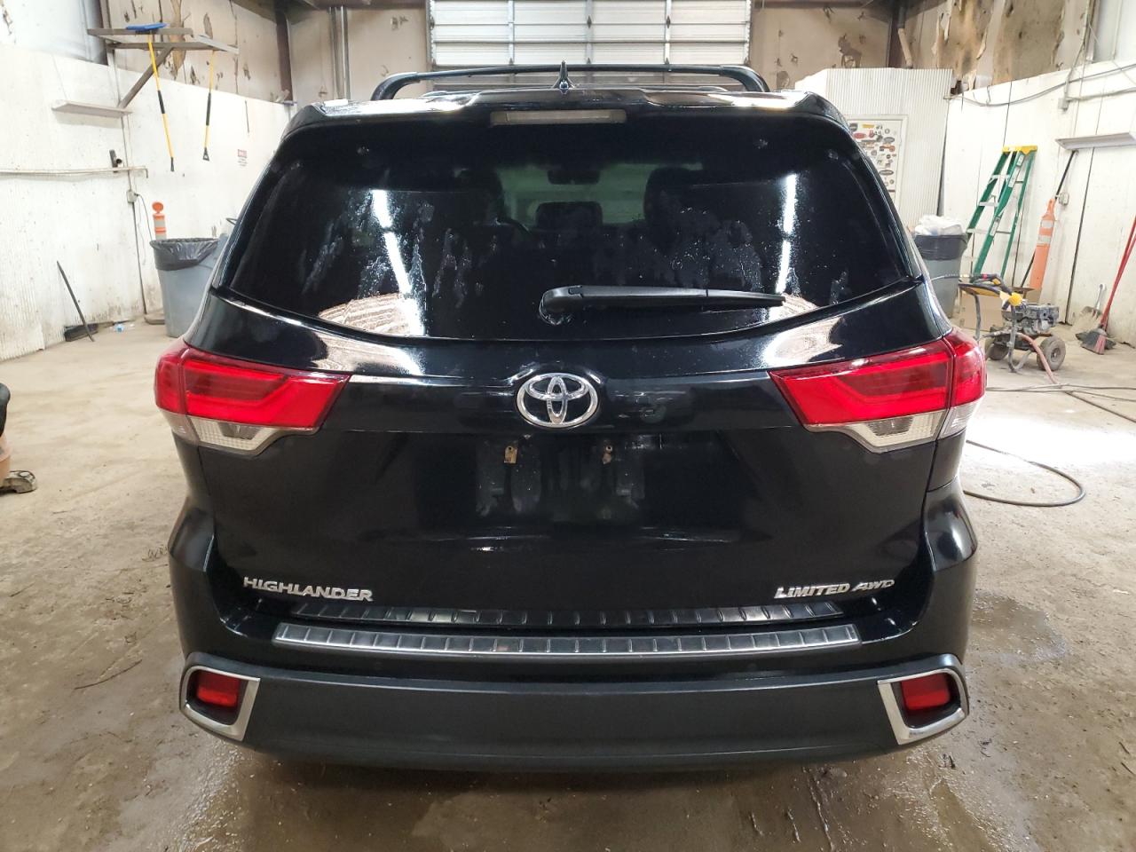 5TDDZRFH5HS456707 2017 Toyota Highlander Limited