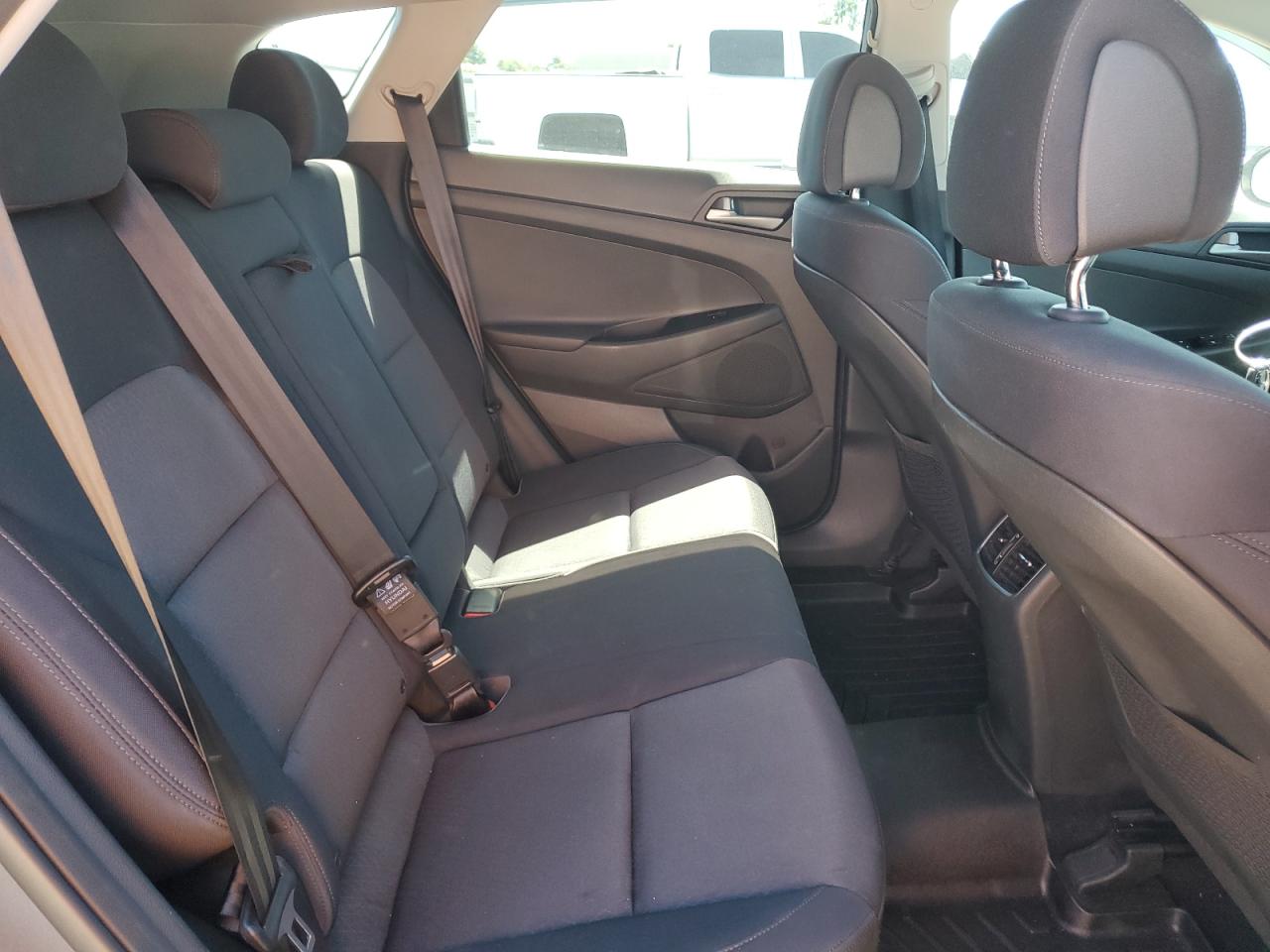 KM8J33A25JU667701 2018 Hyundai Tucson Value