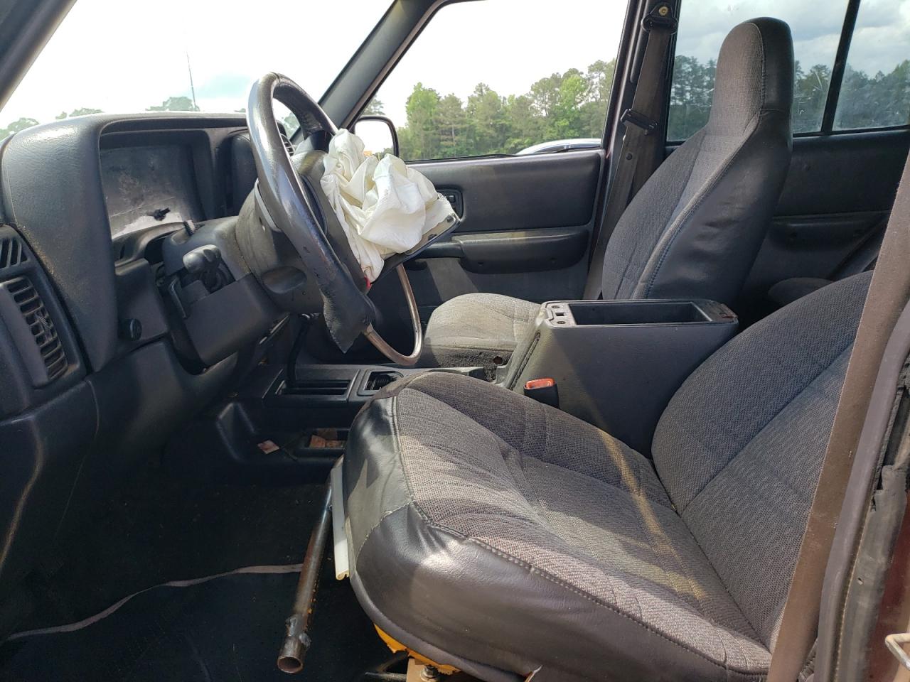 1J4FT48S0YL175044 2000 Jeep Cherokee Sport