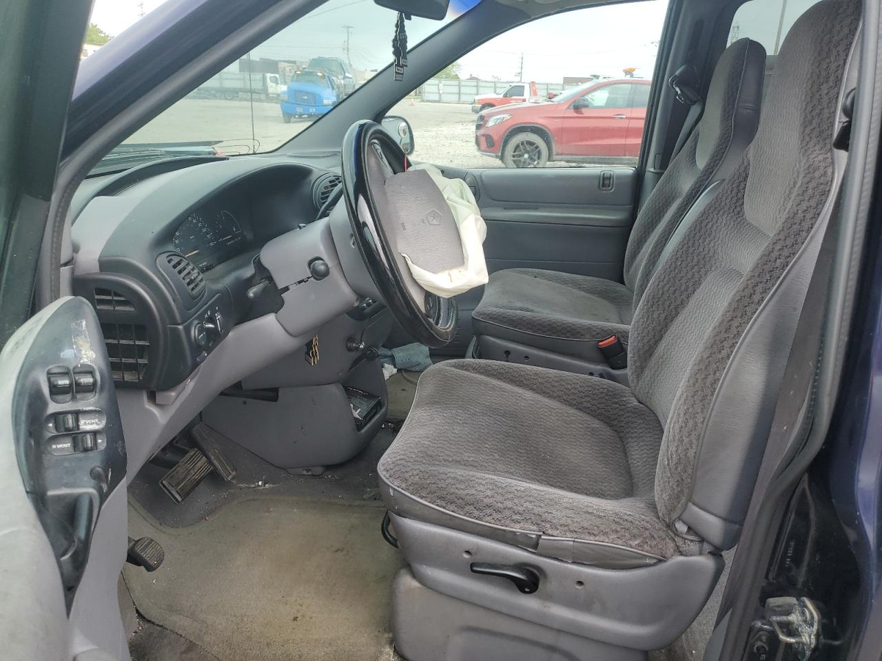 2B4GP24G2XR323363 1999 Dodge Grand Caravan